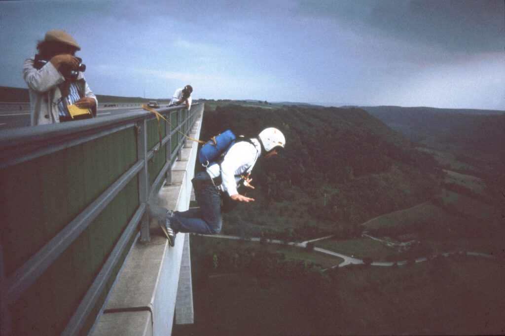 Erster BASE-Sprung in Deutschland am 5.10.1982 von der Kochertalbrücke bei Heilbronn